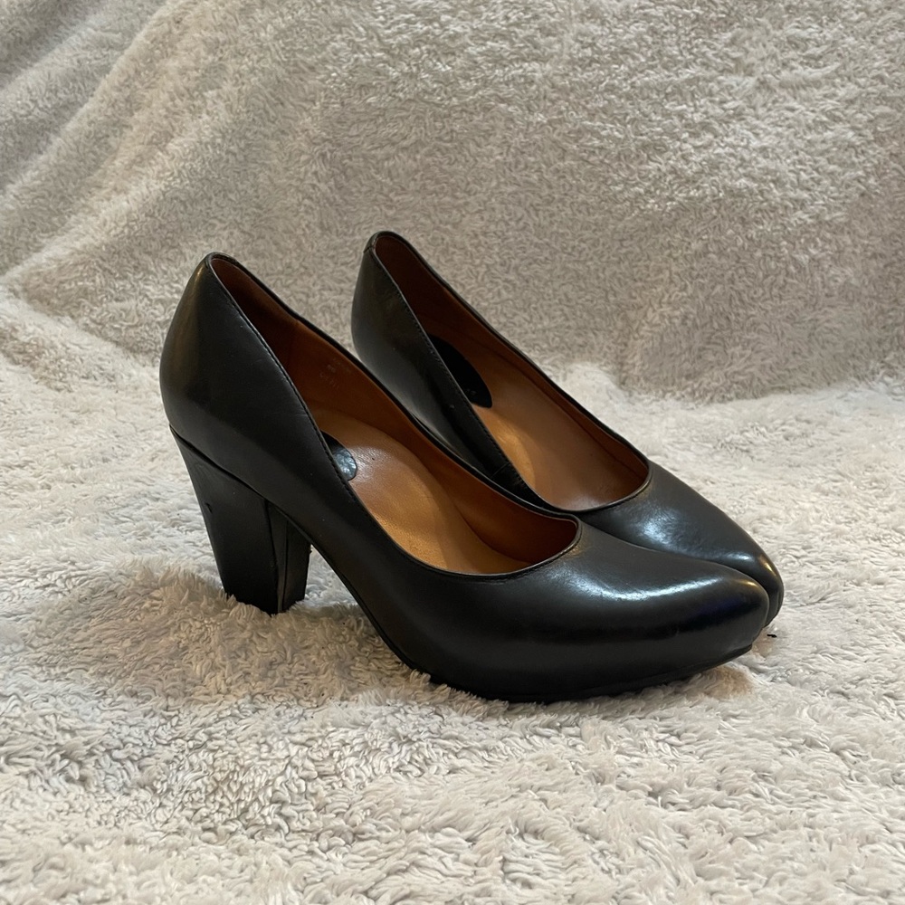 Earthies Classic Black Leather Heels